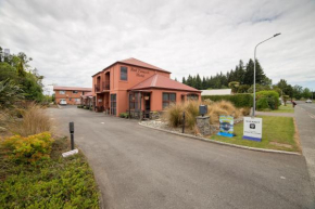 Red Tussock Motel